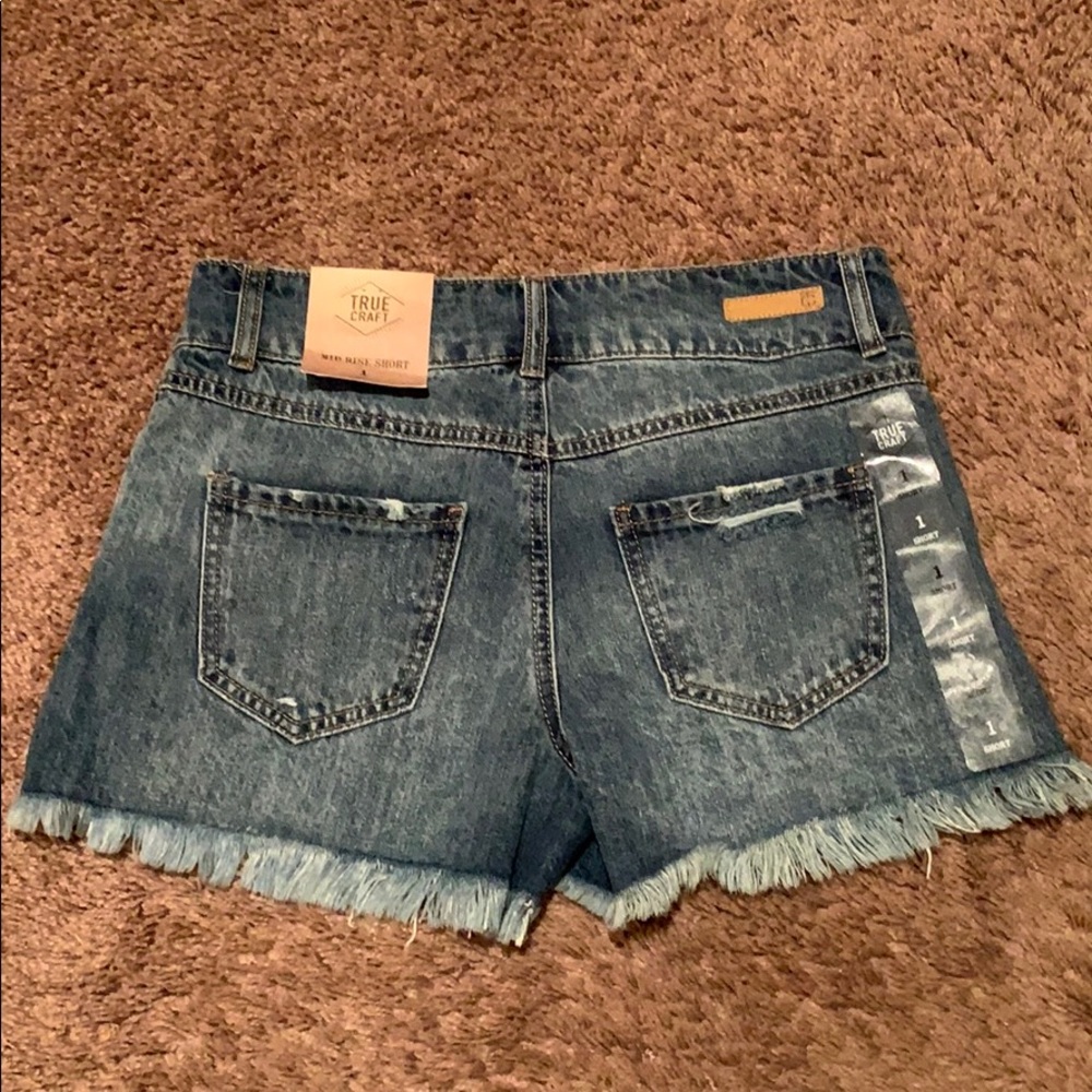 True Craft Mid Rise Shorts - Picture 6 of 7